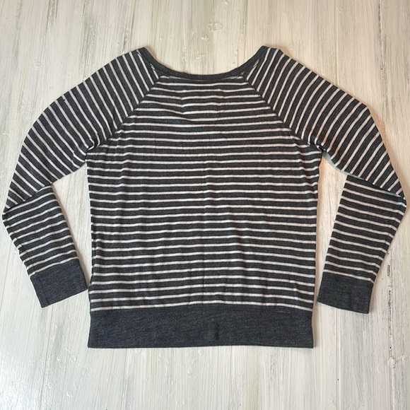 💚5 for $25 Abercrombie &Fitch Raglan Striped Gray Long Sleeve Women’s Size Large - Picture 8 of 12